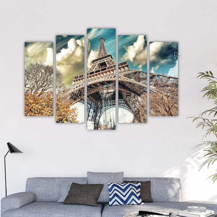 Street view of the Eiffel Tower