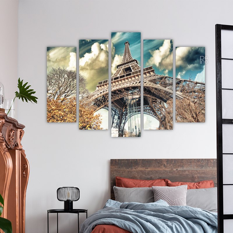 Street view of the Eiffel Tower
