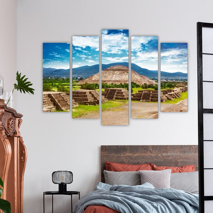 Pyramids of the Sun and Moon, Mexico
