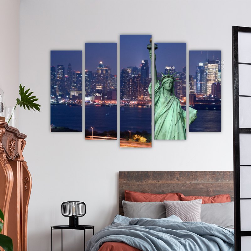Statue of Liberty night view