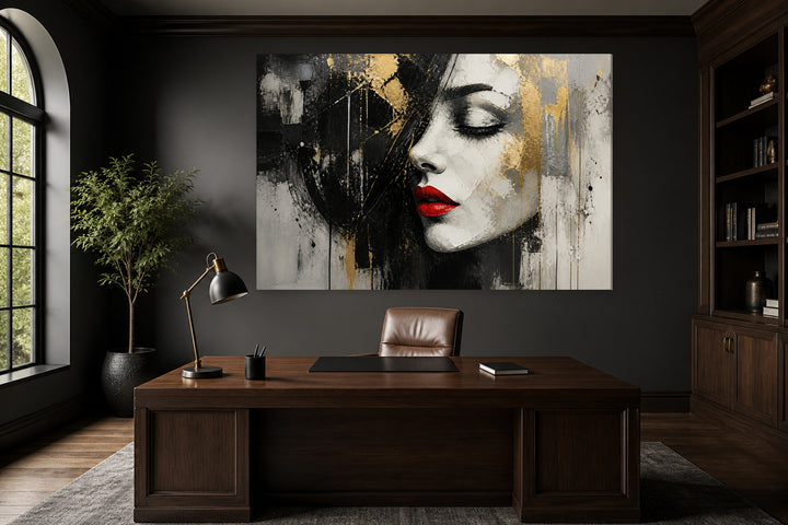 Face of woman, black black, gold and red – interior view 1