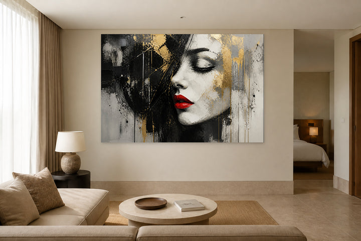 Face of woman, black black, gold and red – interior view 3