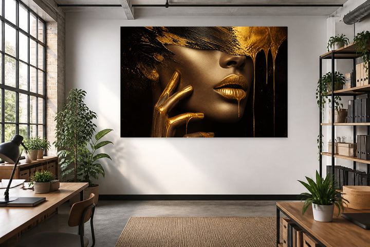 Golden Woman – interior view 3