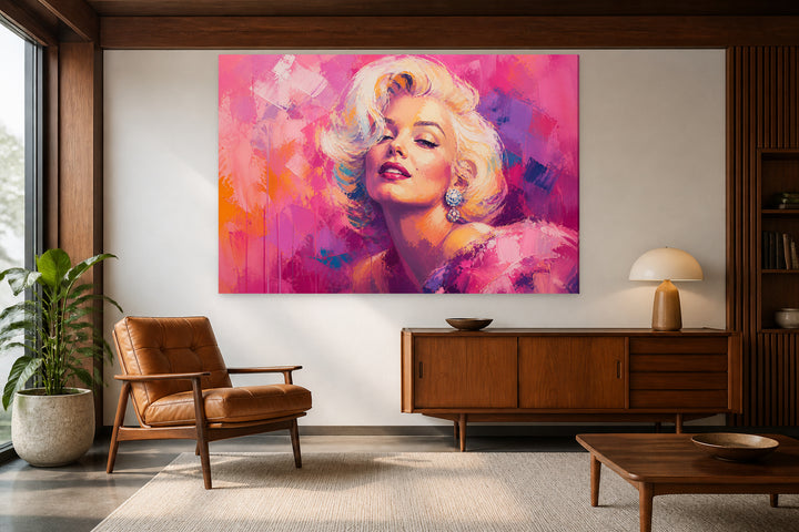Marilyn tra le ombre rosa – interior view 2