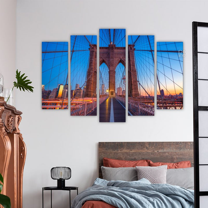 Brooklyn most s Manhattanom u pozadini iznad rijeke - zidna ukrasna ploča na tvrdoj podlozi