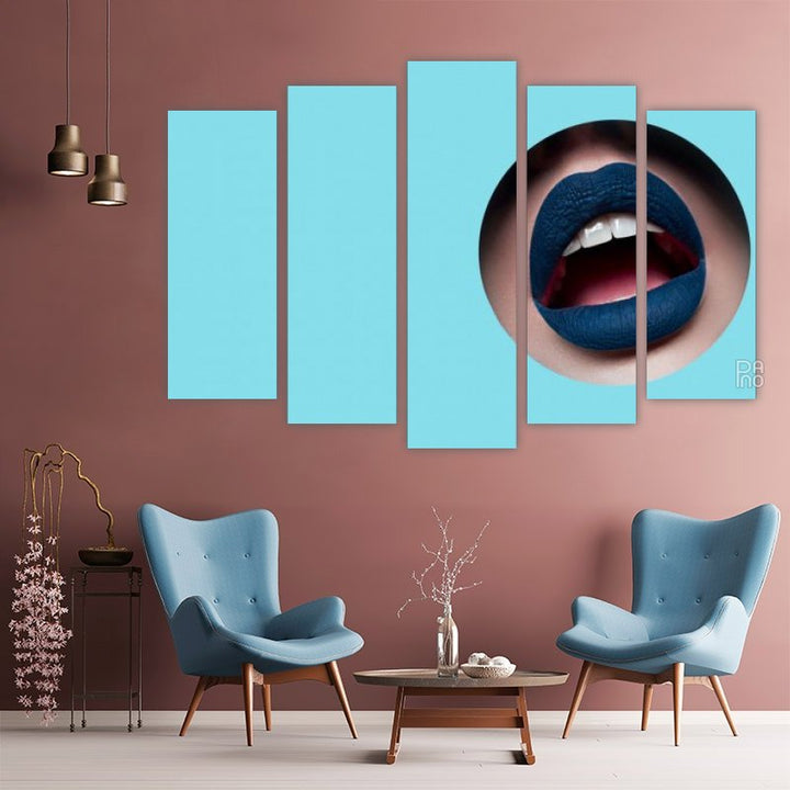 Blue lips in a circle