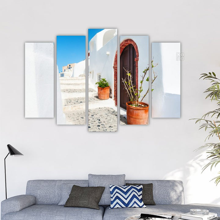 Zidurile albe ale insulei Santorini
