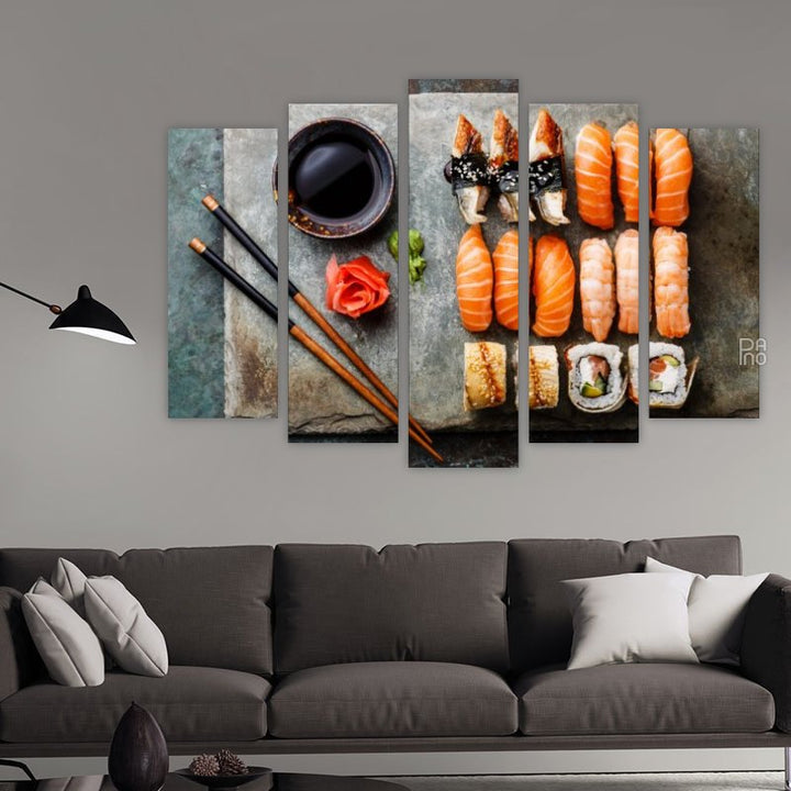 Sushi stílusos tányéron élénk pasztell árnyalatokkal és elegáns elrendezéssel – falidísz kemény alapra