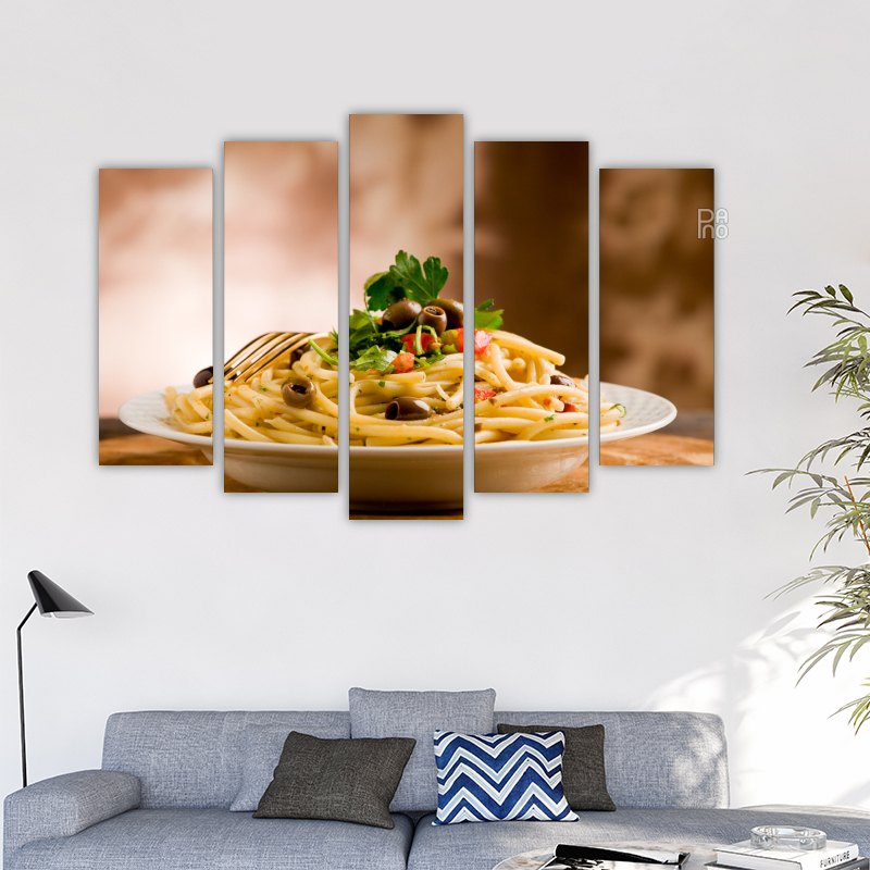 Spagetti tányéron hosszú vékony szálakkal, meleg pasztell árnyalatok - falidísz kemény alapra