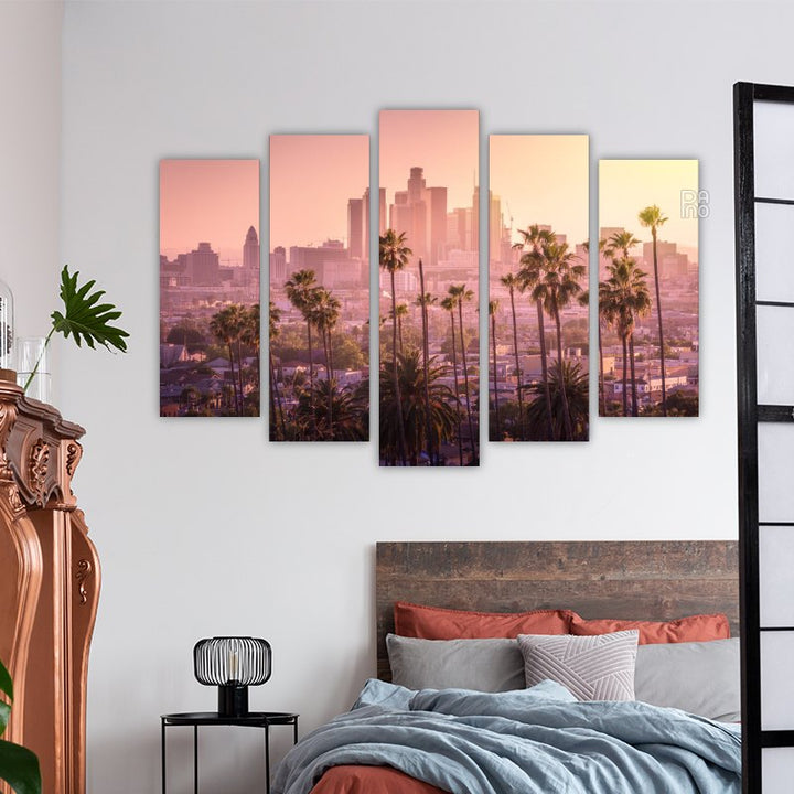 Gyönyörű napfelkelte Los Angeles felett arany és narancssárga fényekkel a város sziluettje fölött – falidísz kemény alapra