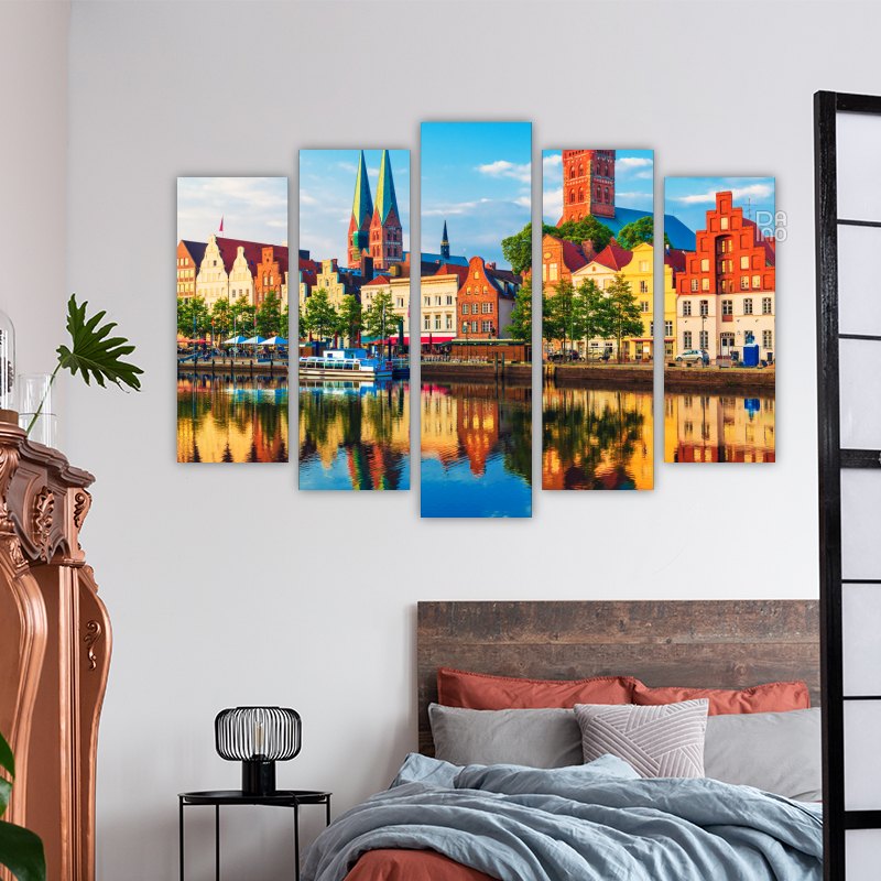 Lübeck, Németország bájos történelmi városa csatornákkal és gótikus építészettel – faldekoráció kemény alapra