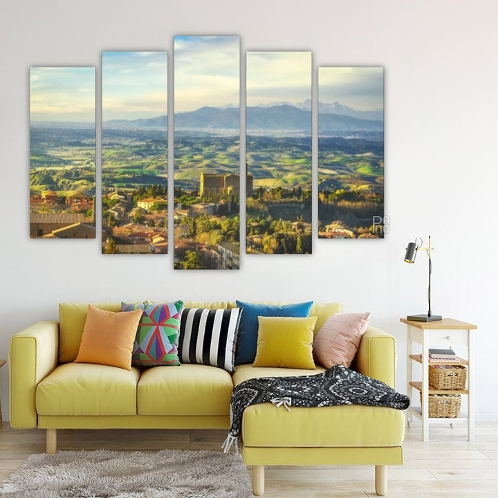 Panoramski pogled na Volteru s kamenim uličicama i sredozemnim horizontom - zidna ukrasna ploča na čvrstoj podlozi