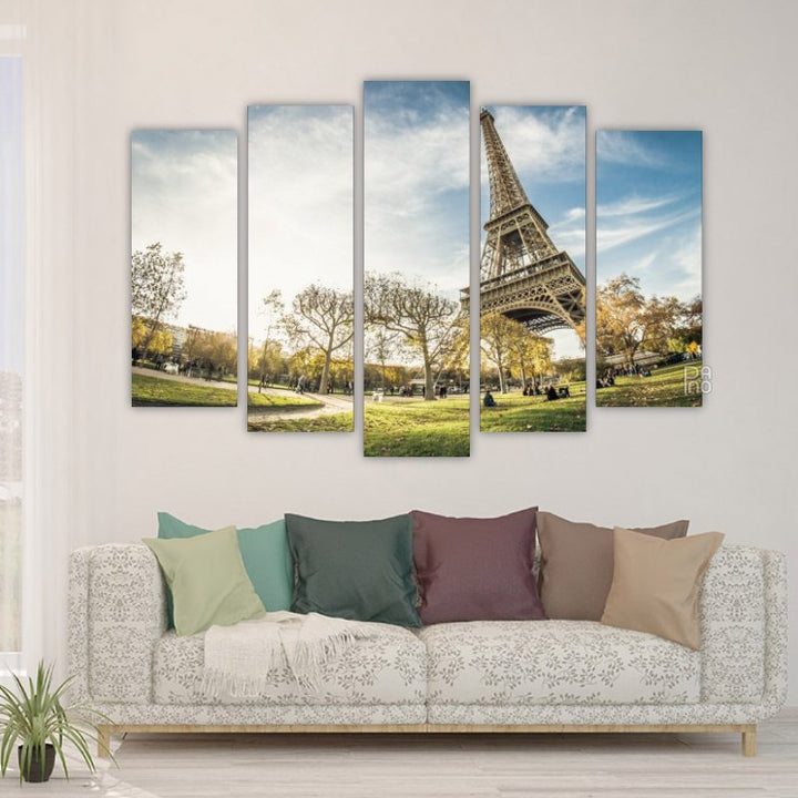 Autumn sun and Eiffel Tower