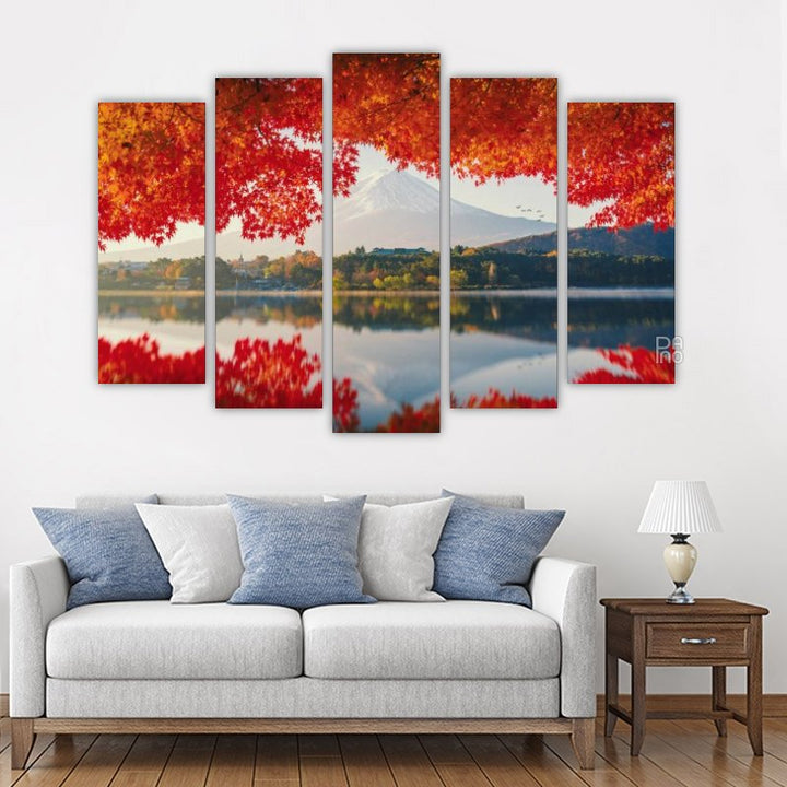 Autumn leaves and water reflection