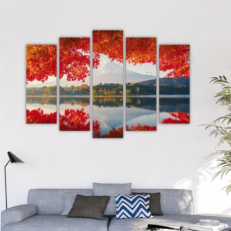 Autumn leaves and water reflection