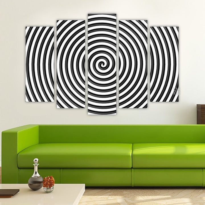 Black and white hypnotic circle