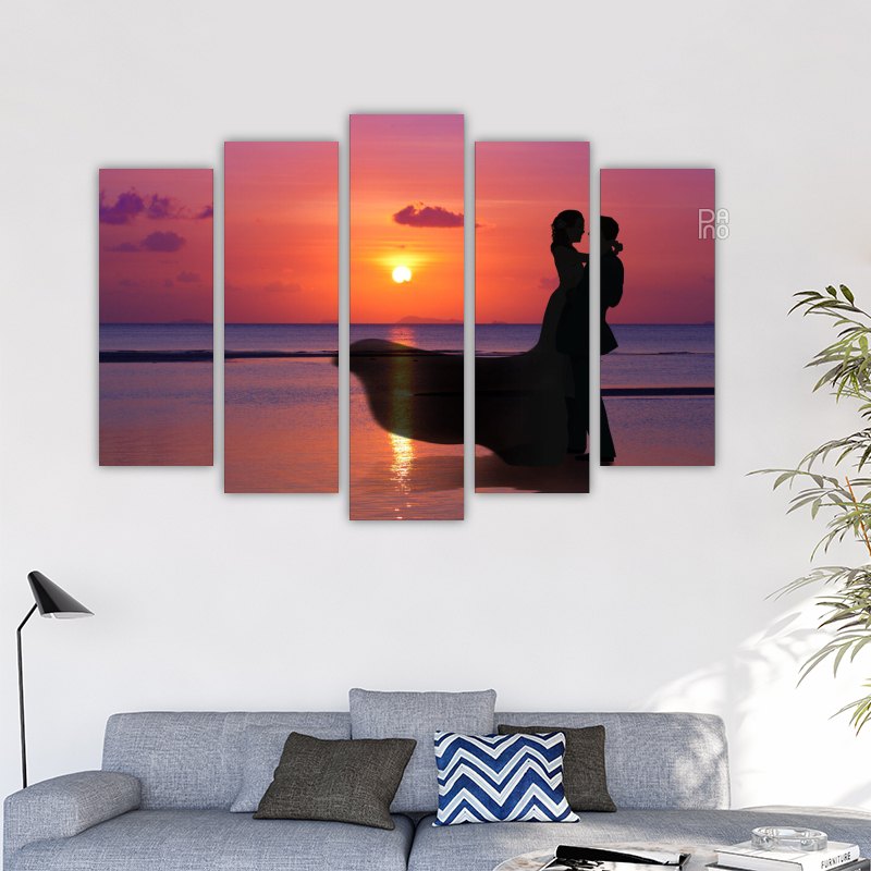 Paar am Strand bei Sonnenuntergang