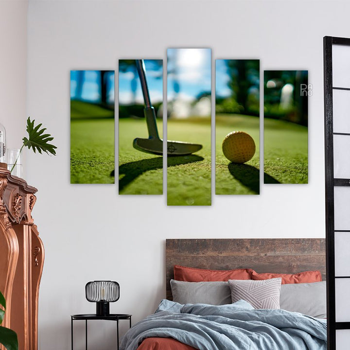 Mini golfpálya élénk lyukakkal és zöld pályával otthoni szórakozáshoz – kemény alapú falidísz
