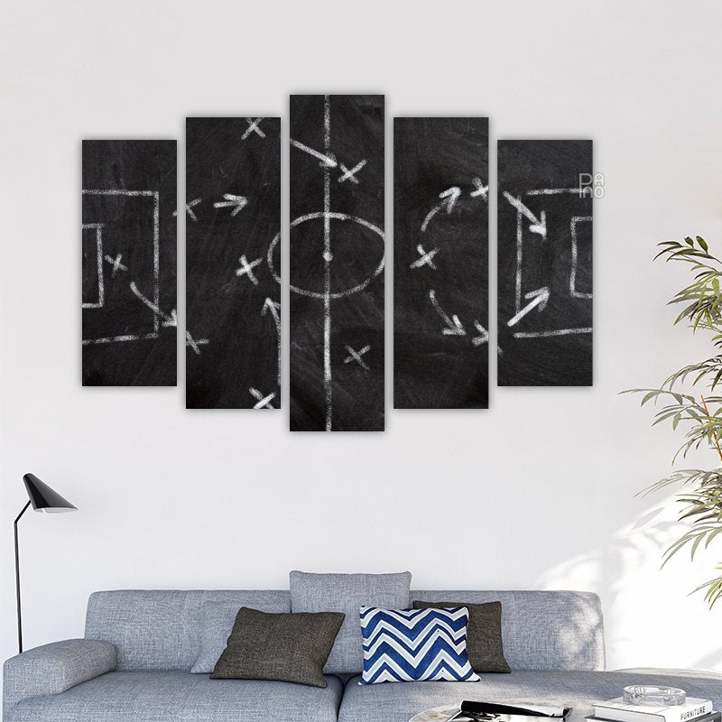 Taktikai futballtábla grafikus vonalakkal és nyilakkal a pályán – falidísz kemény alapra