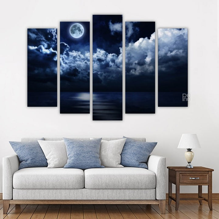 Full moon over the sea