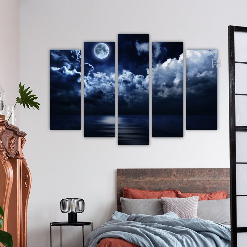 Full moon over the sea