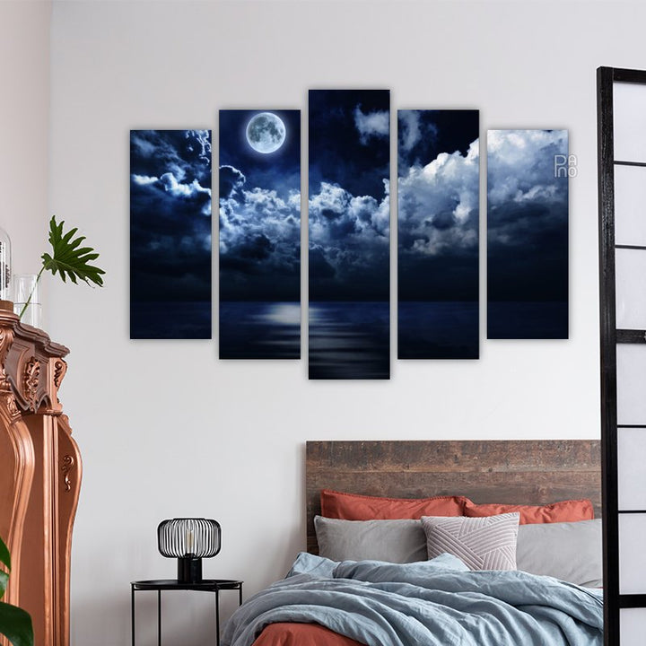 Full moon over the sea