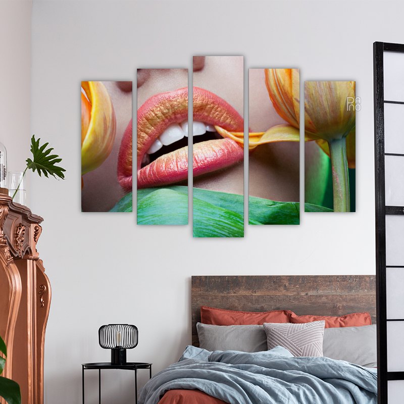 Narančaste usne u grafičkom pop art stilu s jarkom zasićenom bojom - zidna ukrasna ploča na tvrdoj podlozi