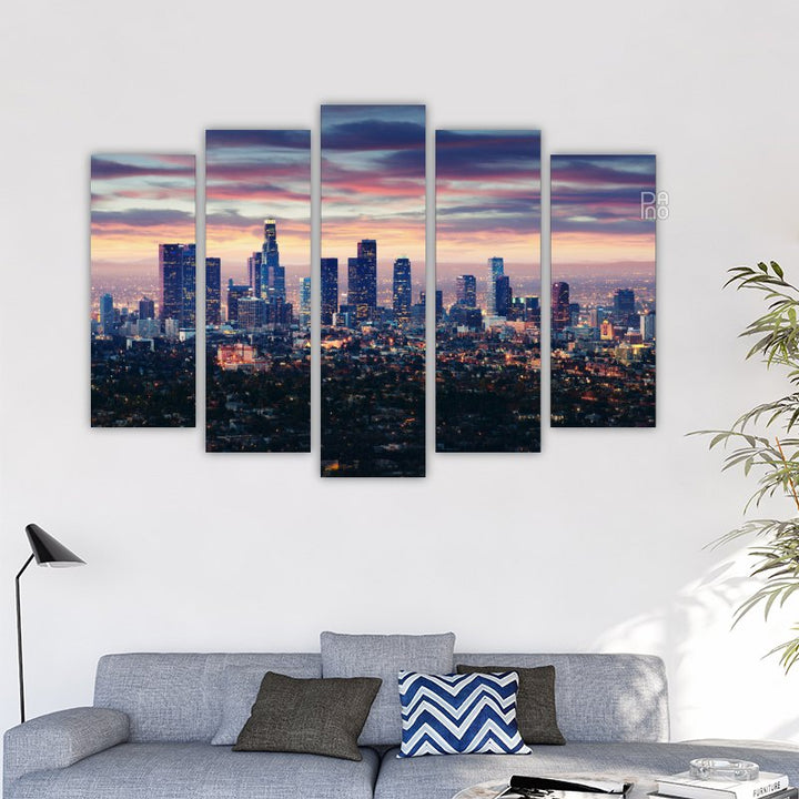 Los Angeles noću gradska svjetla i neboderi na horizontu - ukras za zid na tvrdoj podlozi
